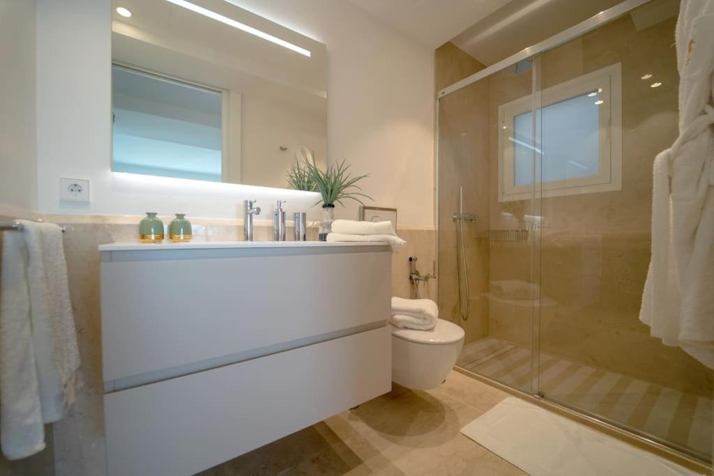 Apartamento Lujoso Primera Linea Playa Y Centrico Estepona