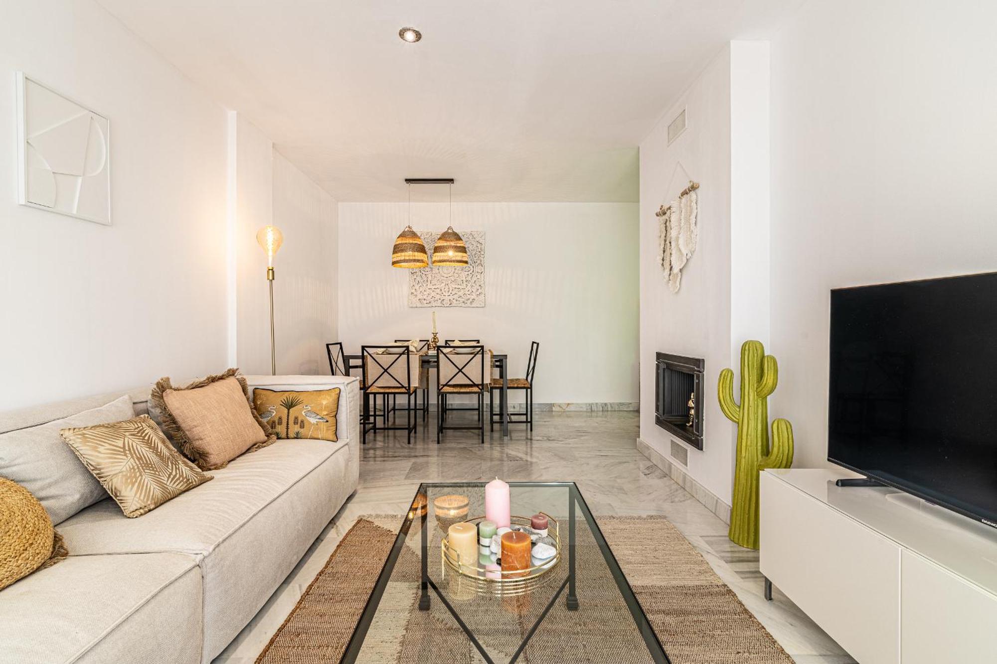 Rentitspain Charming Gym, Jacuzzi Y Balcon Appartement Estepona