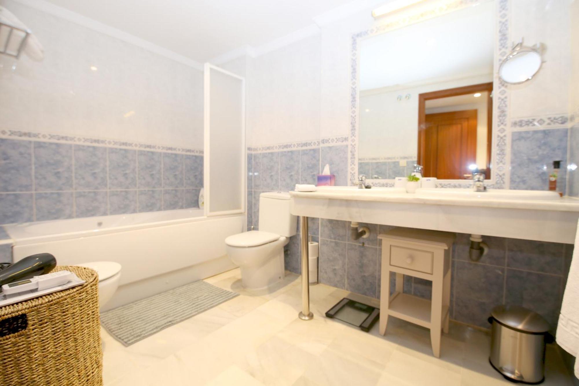 West Beachfront Janine Apartamento Estepona