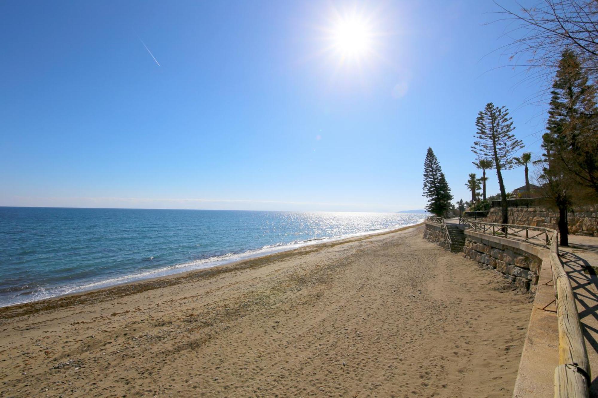 West Beachfront Janine Apartment