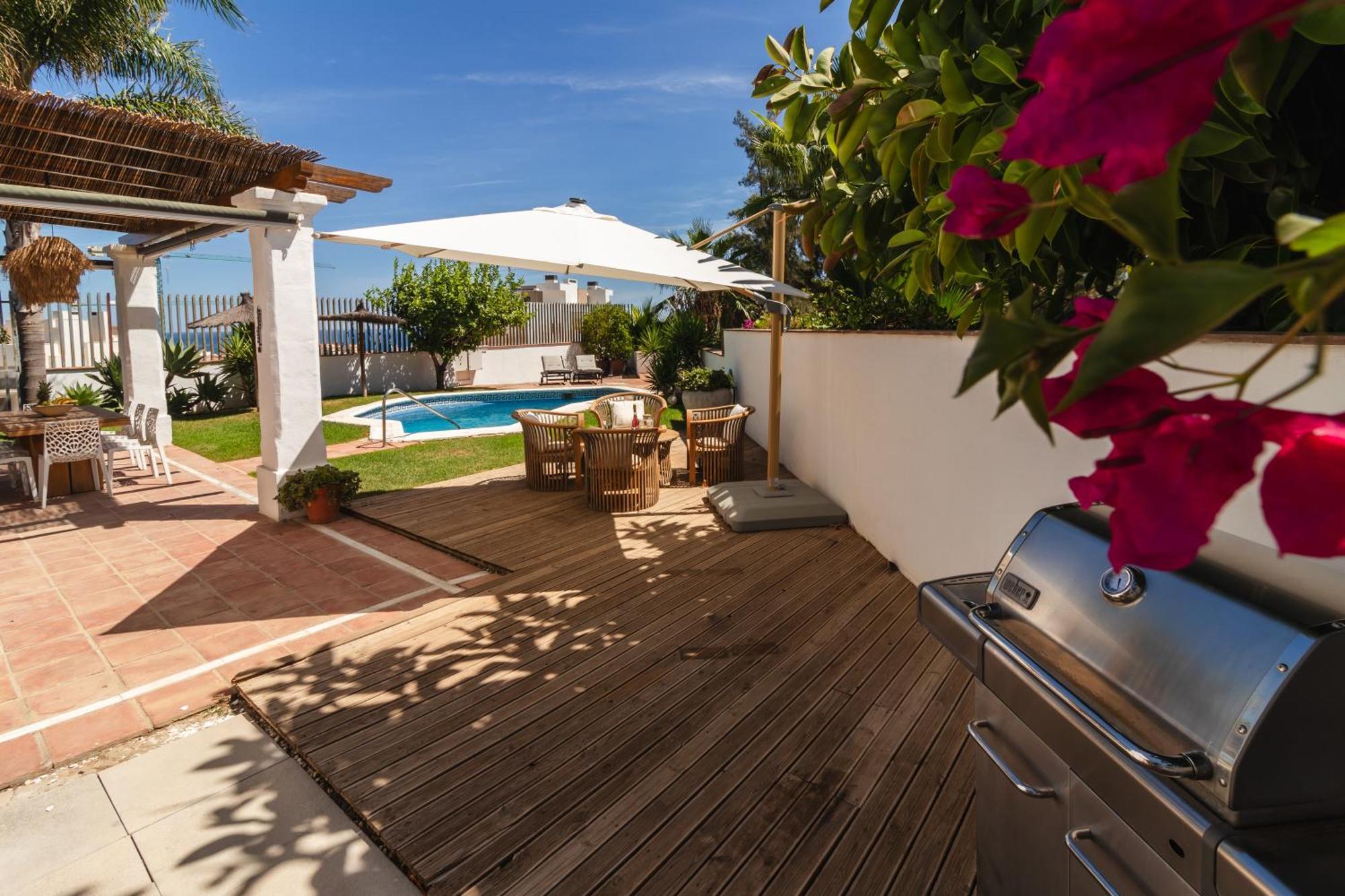 Villa Luxury With Stunning Sea Views, 600m From The And The Port, Private Pool, Walking Distance To The Old Town And Amenities Estepona