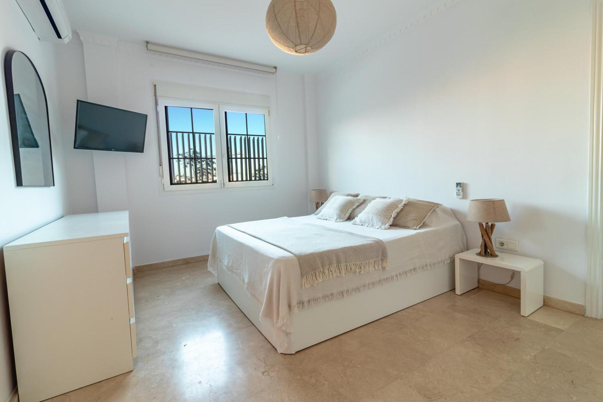 Villa Luxury With Stunning Sea Views, 600m From The And The Port, Private Pool, Walking Distance To The Old Town And Amenities *