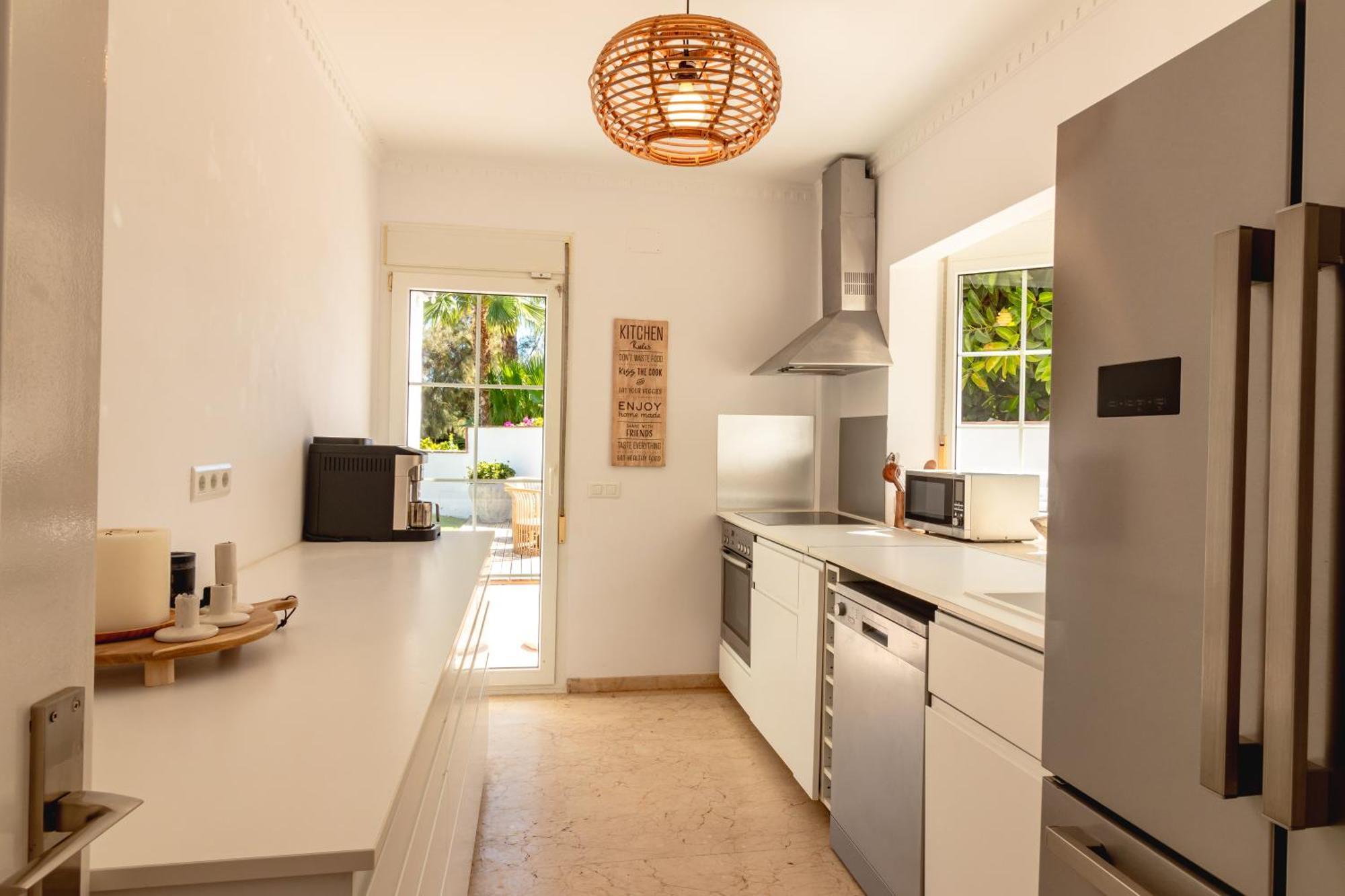 Villa Luxury With Stunning Sea Views, 600m From The And The Port, Private Pool, Walking Distance To The Old Town And Amenities *