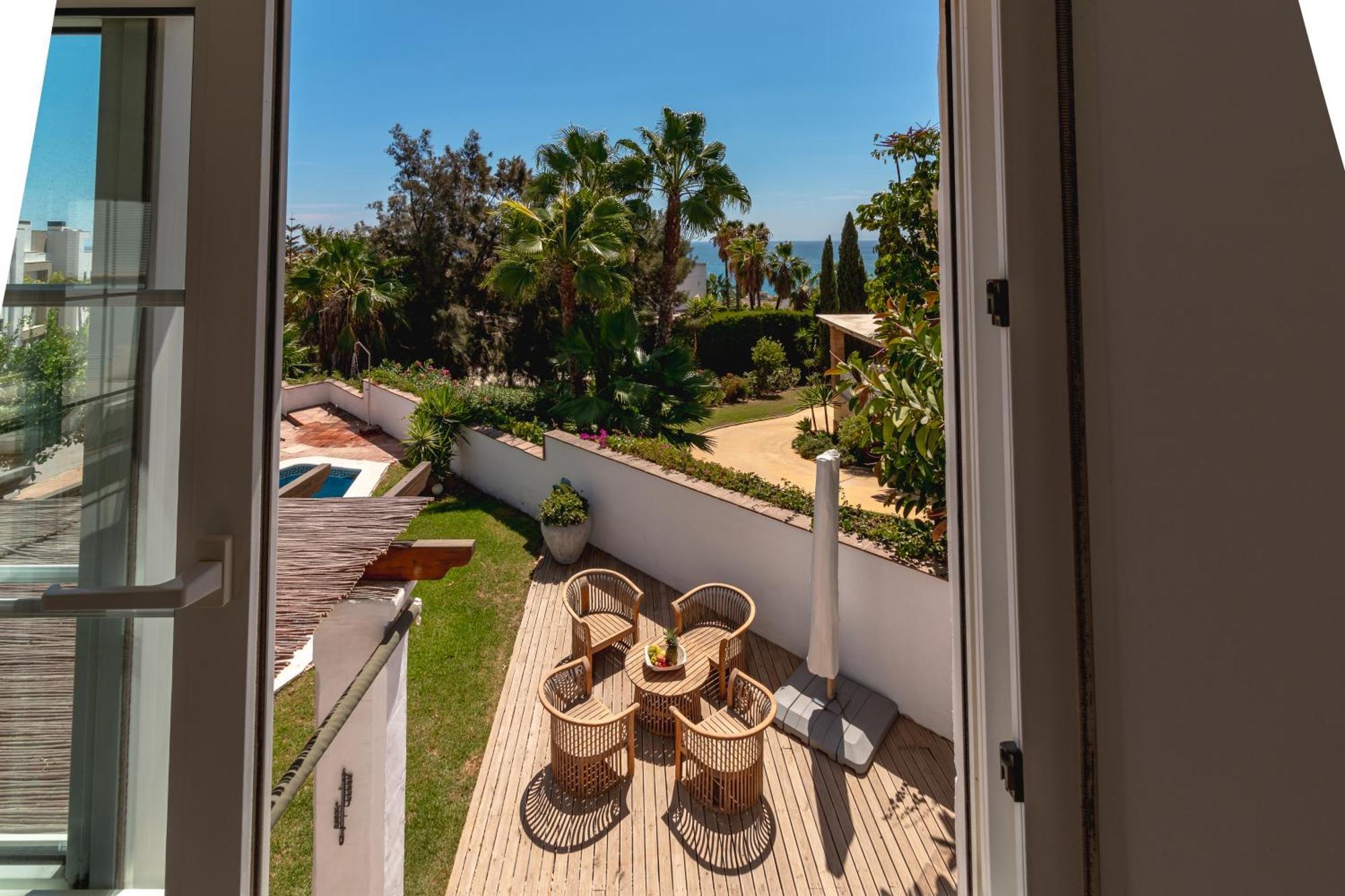 Luxury With Stunning Sea Views, 600m From The And The Port, Private Pool, Walking Distance To The Old Town And Amenities *