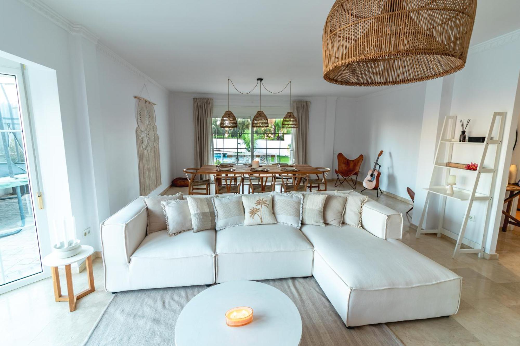 Luxury With Stunning Sea Views, 600m From The And The Port, Private Pool, Walking Distance To The Old Town And Amenities Villa Estepona