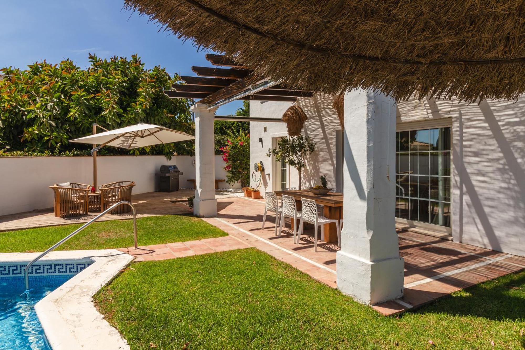 Luxury With Stunning Sea Views, 600m From The And The Port, Private Pool, Walking Distance To The Old Town And Amenities