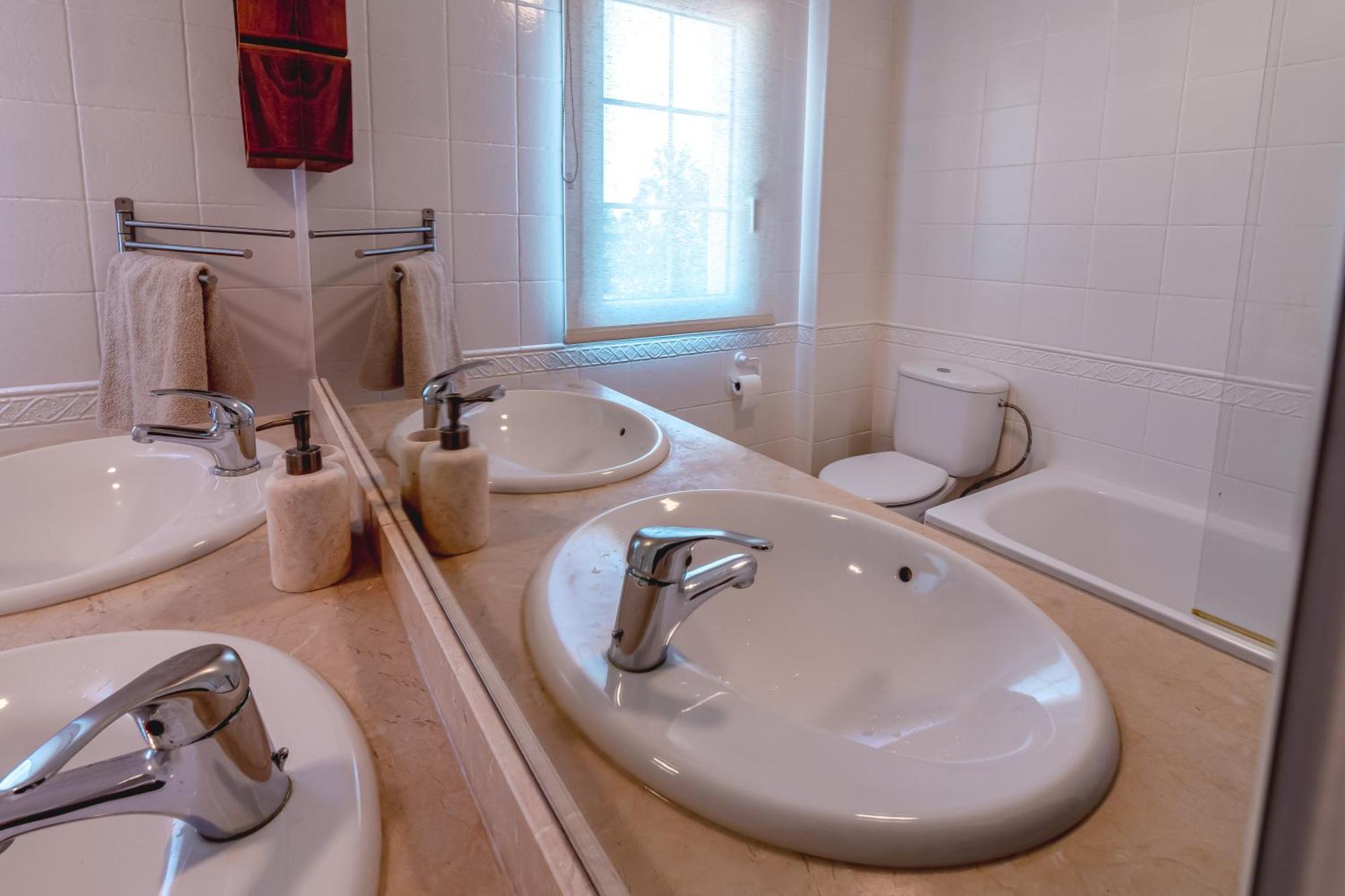 Luxury With Stunning Sea Views, 600m From The And The Port, Private Pool, Walking Distance To The Old Town And Amenities Villa
