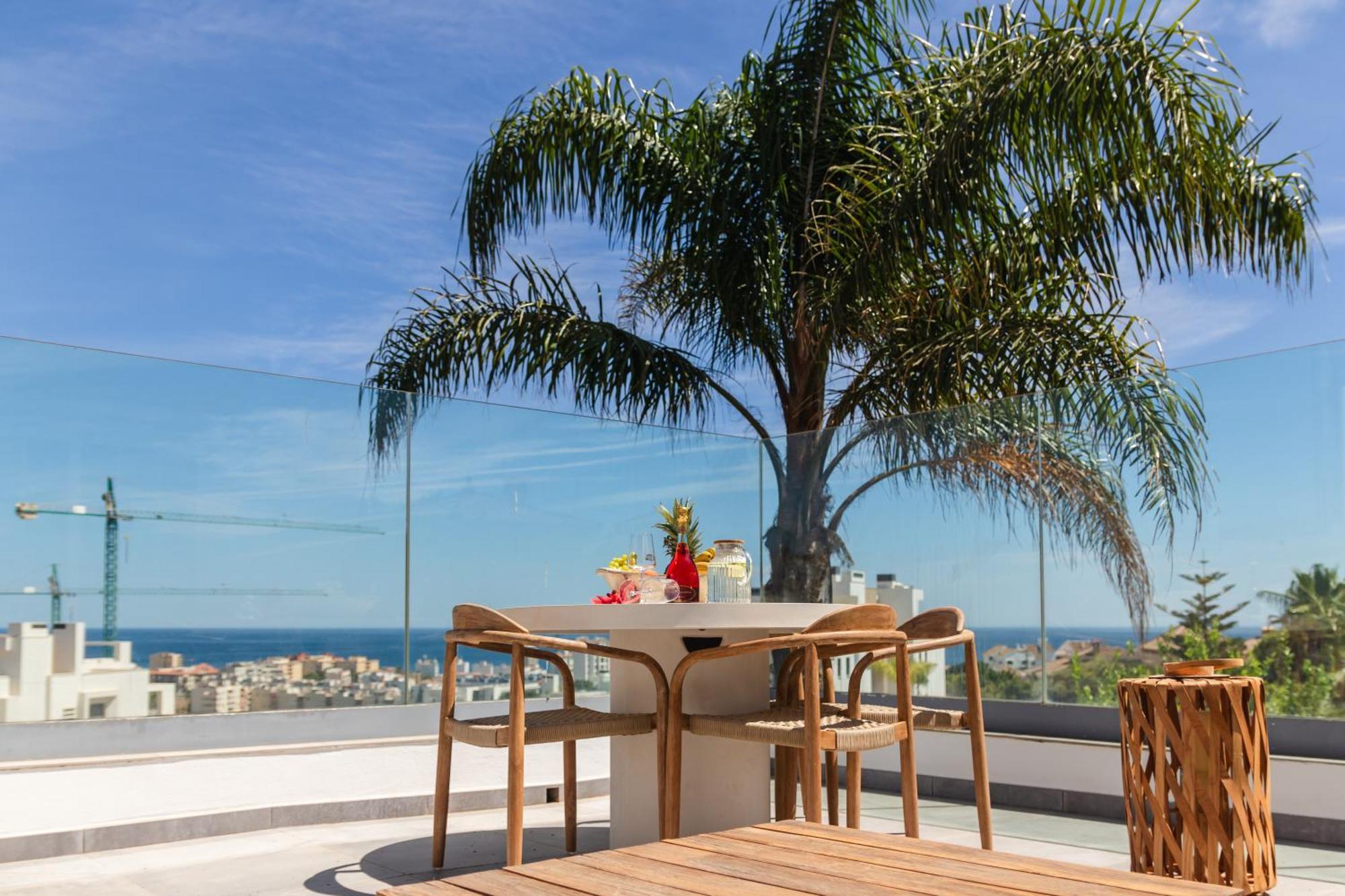 Luxury With Stunning Sea Views, 600m From The And The Port, Private Pool, Walking Distance To The Old Town And Amenities *
