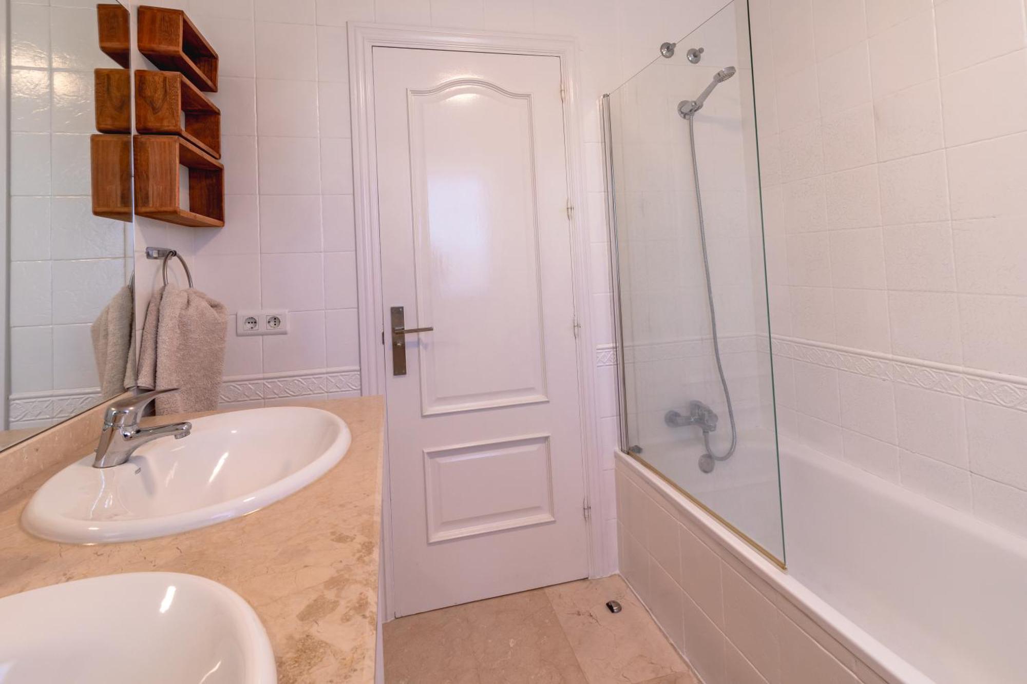 Villa Luxury With Stunning Sea Views, 600m From The And The Port, Private Pool, Walking Distance To The Old Town And Amenities Estepona