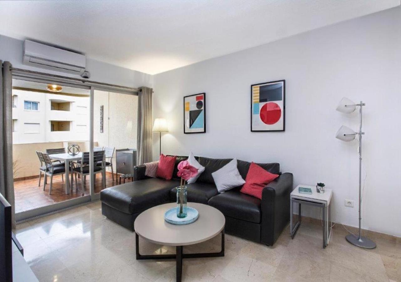 Estepona Marina, Modern Apartment, Sea Views, Balcony, Sleeps 6, Family Friendly *