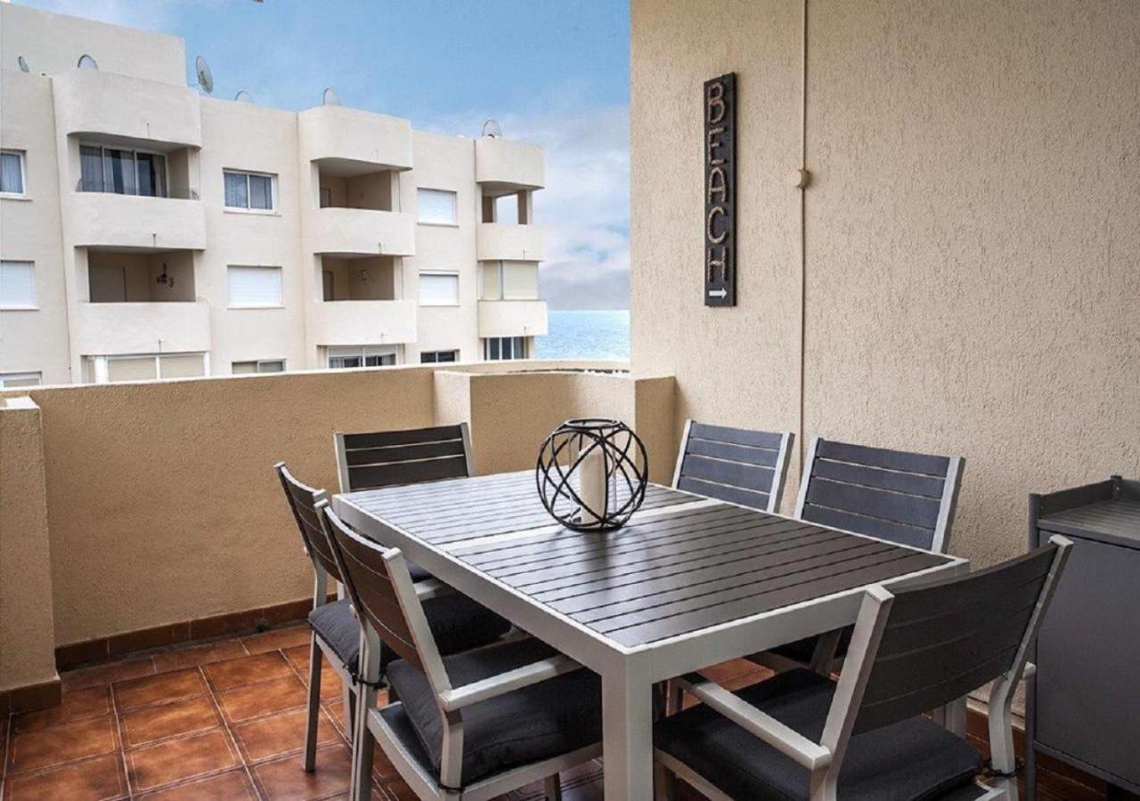 Estepona Marina, Modern Apartment, Sea Views, Balcony, Sleeps 6, Family Friendly Estepona