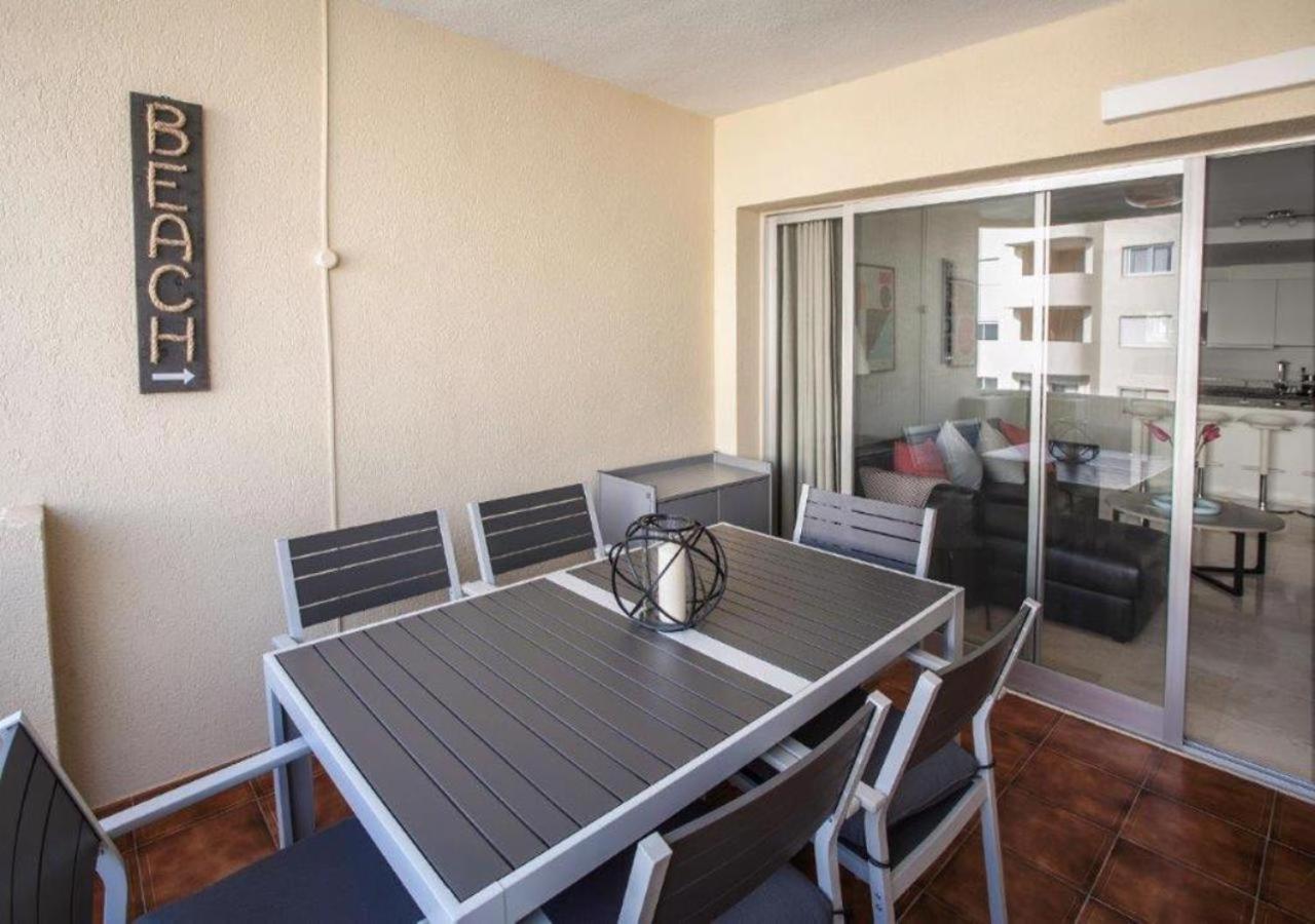 Estepona Marina, Modern Apartment, Sea Views, Balcony, Sleeps 6, Family Friendly Apartment