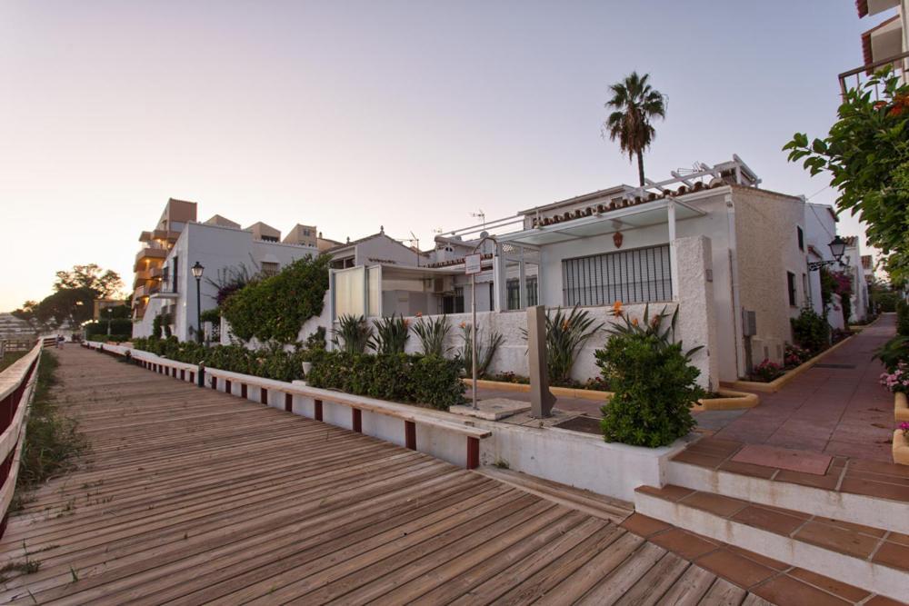 Palm Breeze Beachfront Apartment *