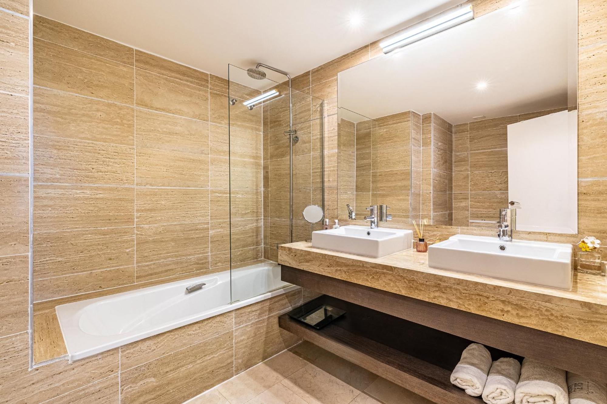 Premium With Large Terrace And Garden
