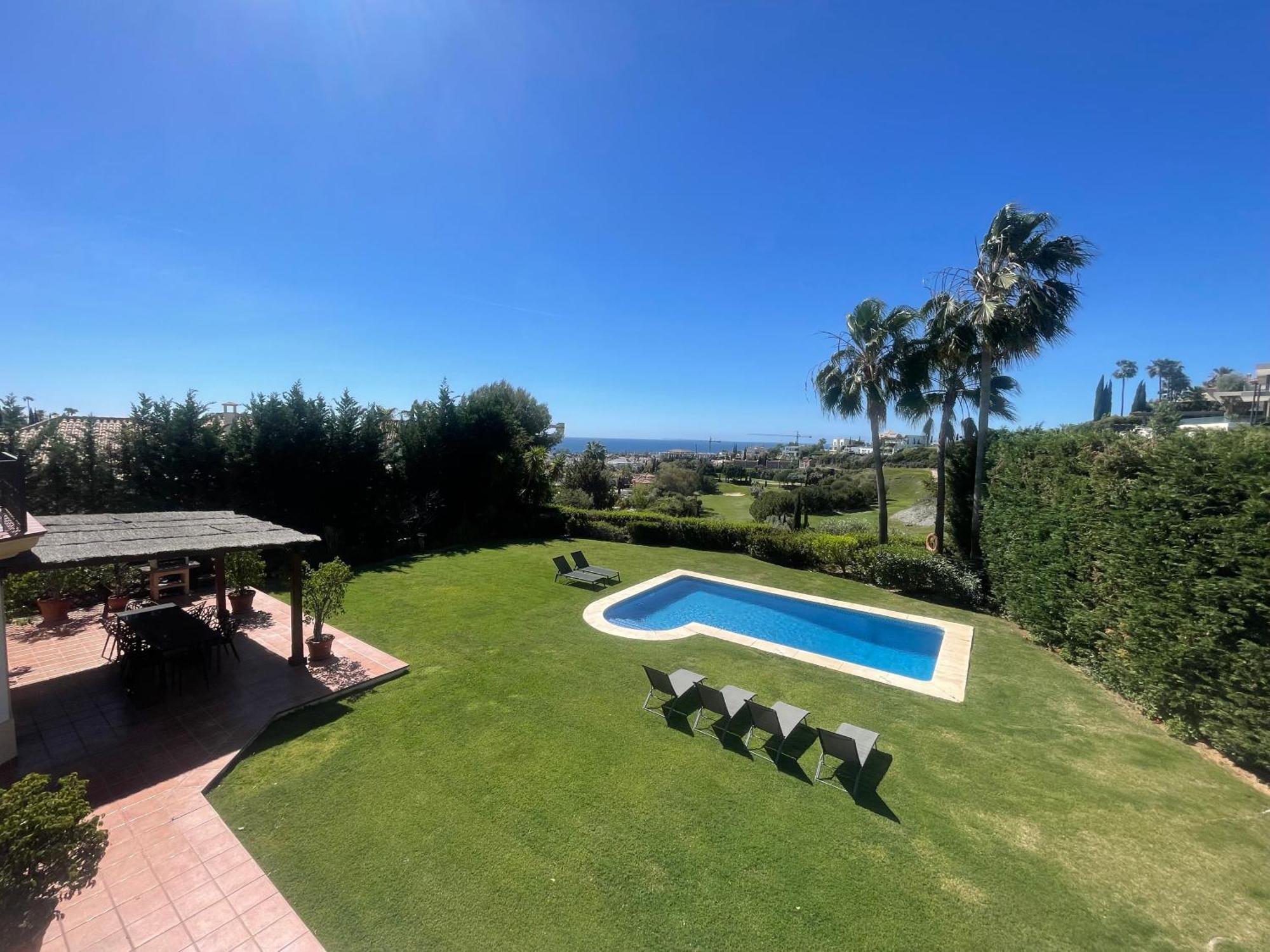 Tinajas Villa Estepona