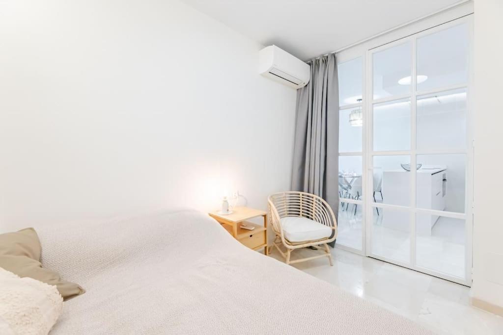 Newly Renovated, Sea View + Walk To Rdr381 Apartment *