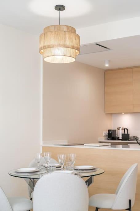 Newly Renovated, Sea View + Walk To Rdr381