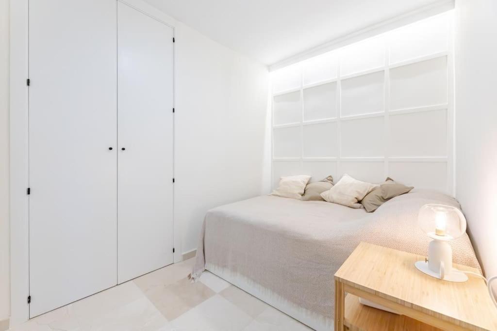 Newly Renovated, Sea View + Walk To Rdr381 *