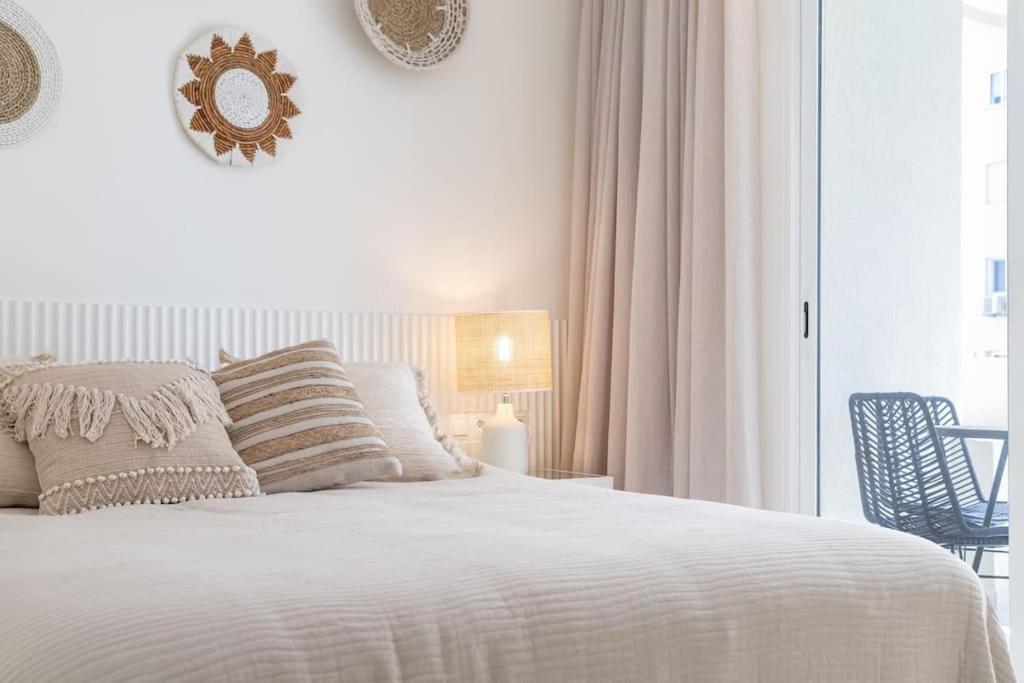 Newly Renovated, Sea View + Walk To Rdr381