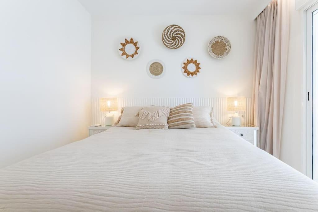 Newly Renovated, Sea View + Walk To Rdr381 Estepona
