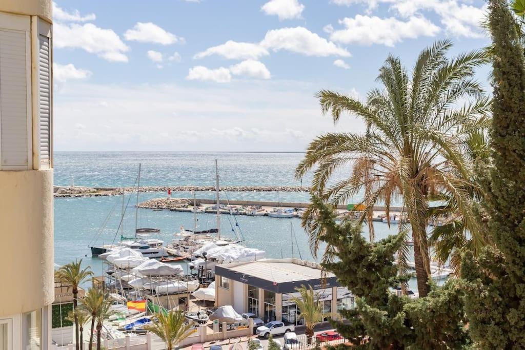 Newly Renovated, Sea View + Walk To Rdr381 Apartment