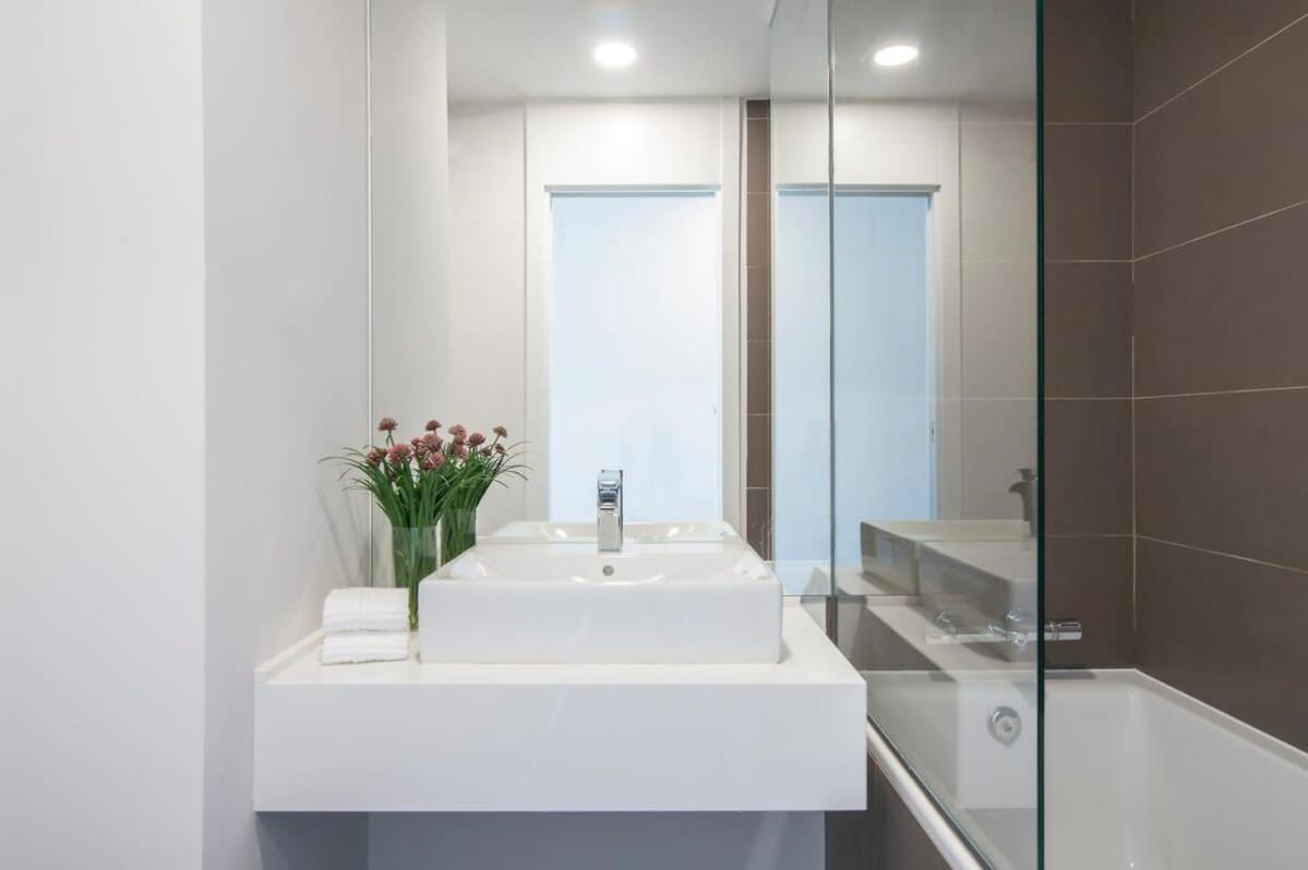 Contemporary Penthouse Sunset + Sea View Parking * Estepona