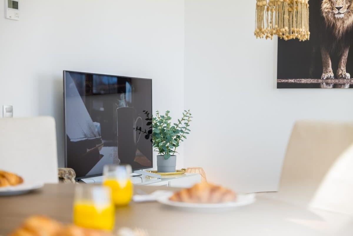 Contemporary Penthouse Sunset + Sea View Parking * Estepona