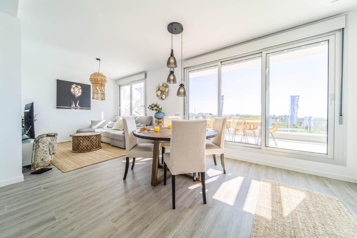 Contemporary Penthouse Sunset + Sea View Parking Estepona