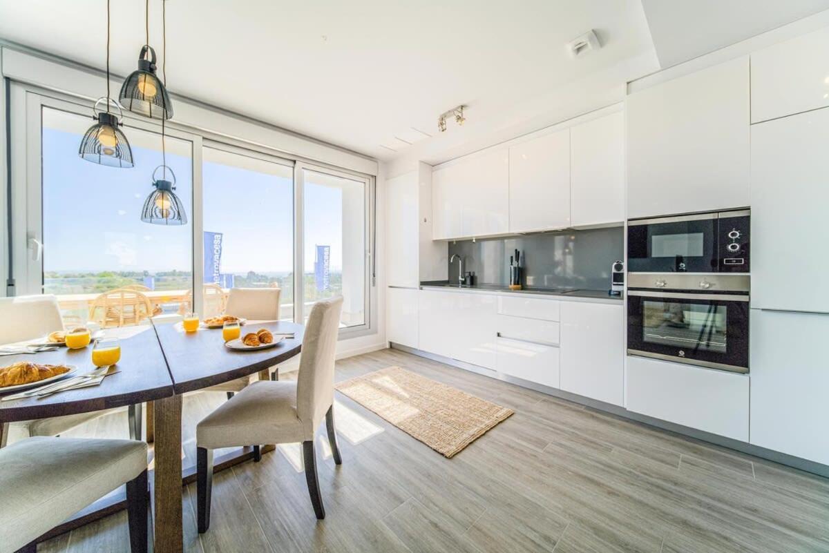 Contemporary Penthouse Sunset + Sea View Parking Holiday home *