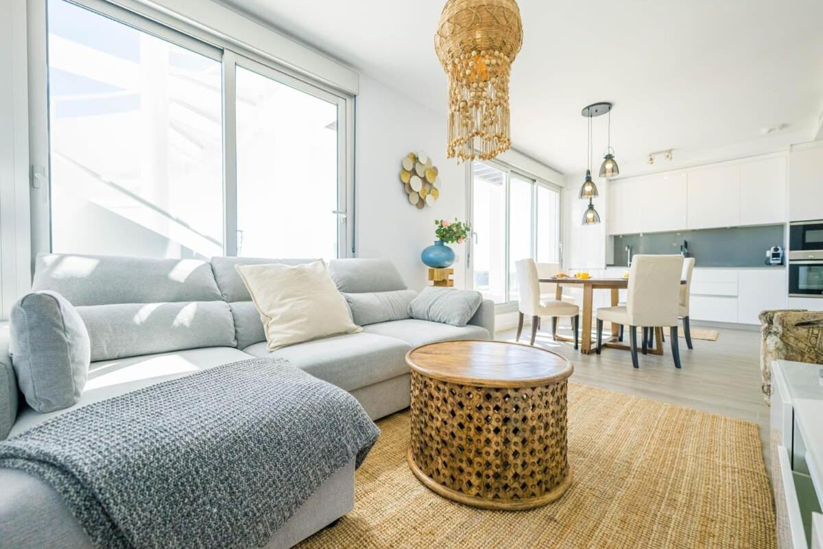 Contemporary Penthouse Sunset + Sea View Parking Holiday home *