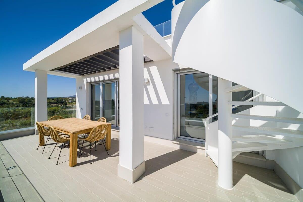Holiday home Contemporary Penthouse Sunset + Sea View Parking