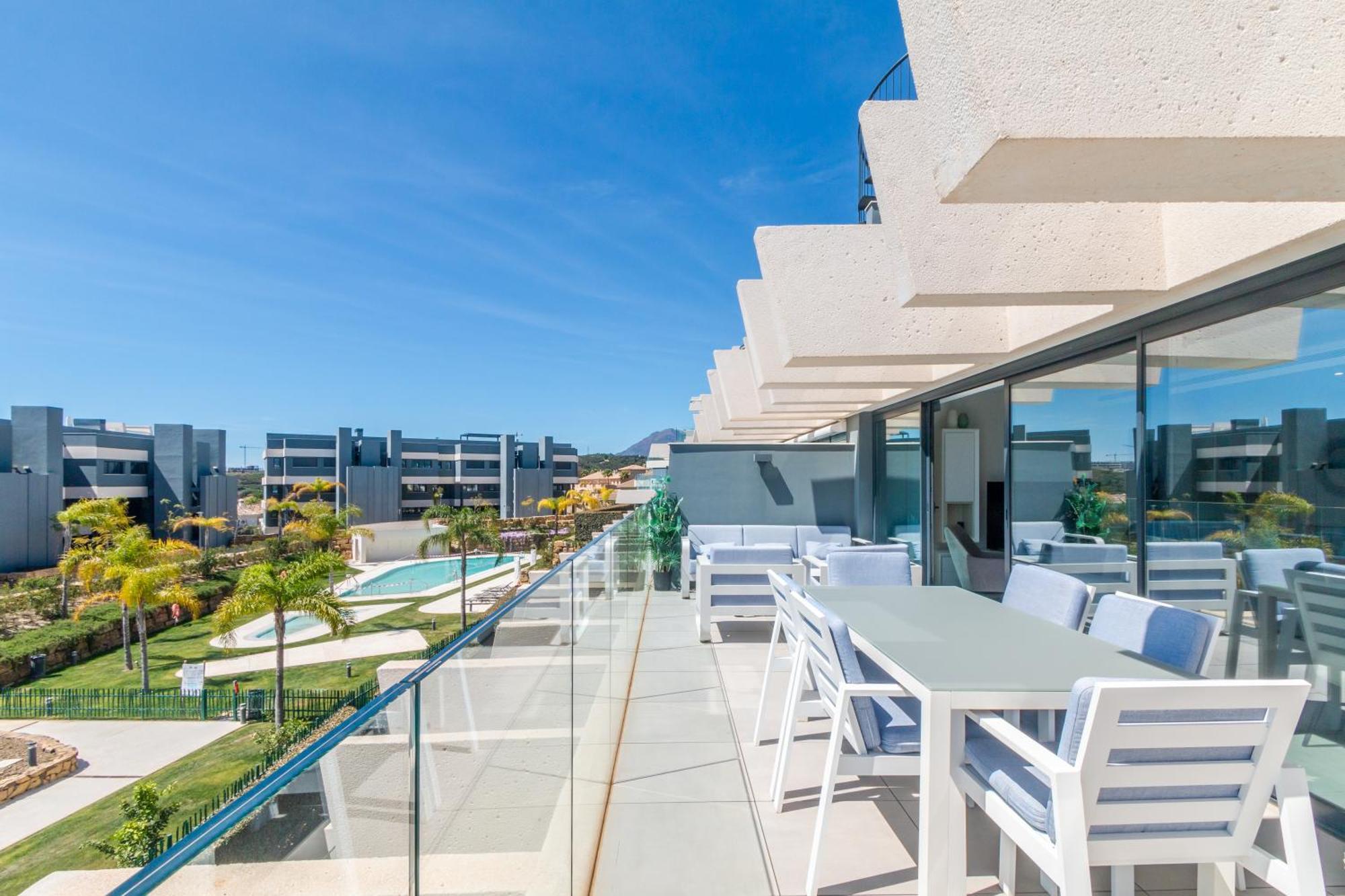 Oasis 325 First Floor Apartment Estepona