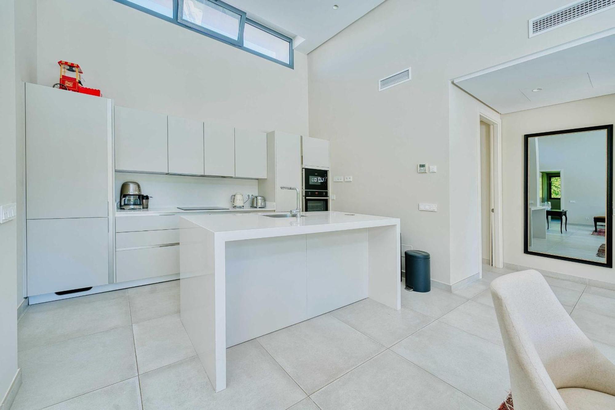 2223 Modern Design Pool Villa