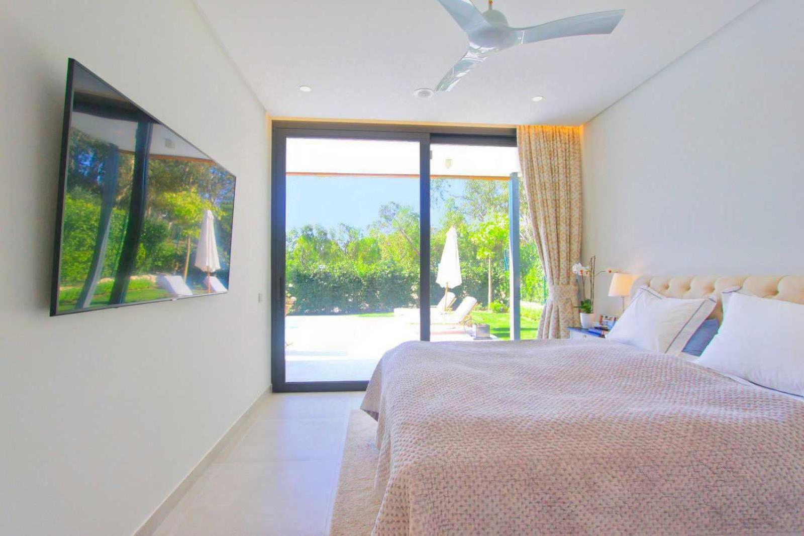 2223 Modern Design Pool Estepona