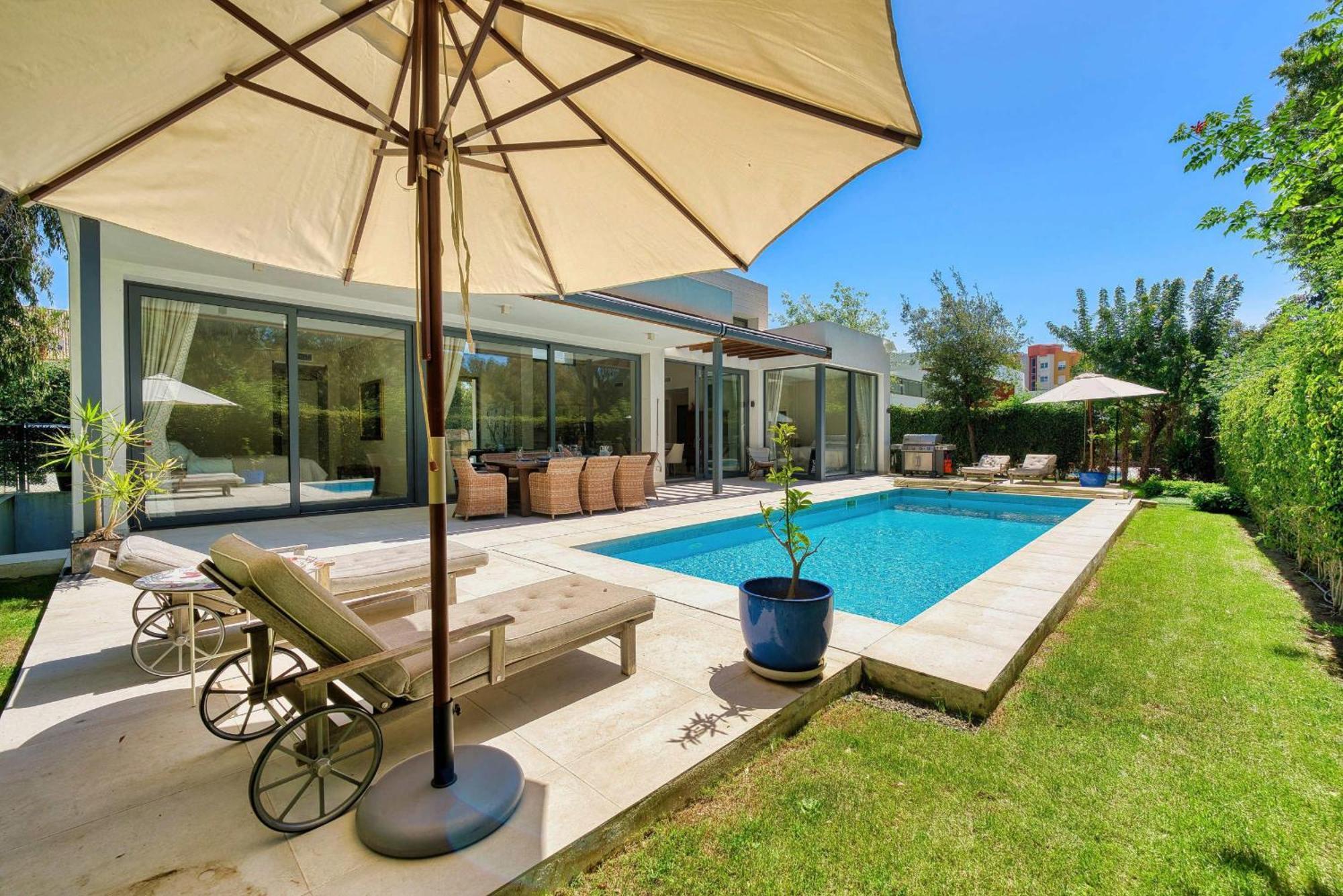 2223 Modern Design Pool *
