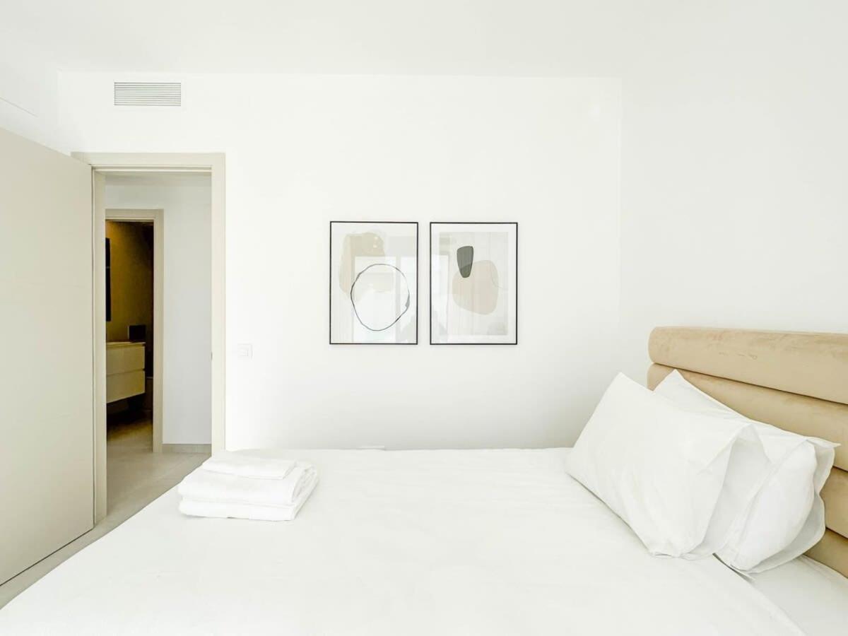 Rooftop Jacuzzi Pools Modern Wifi Townhouse Apartment *