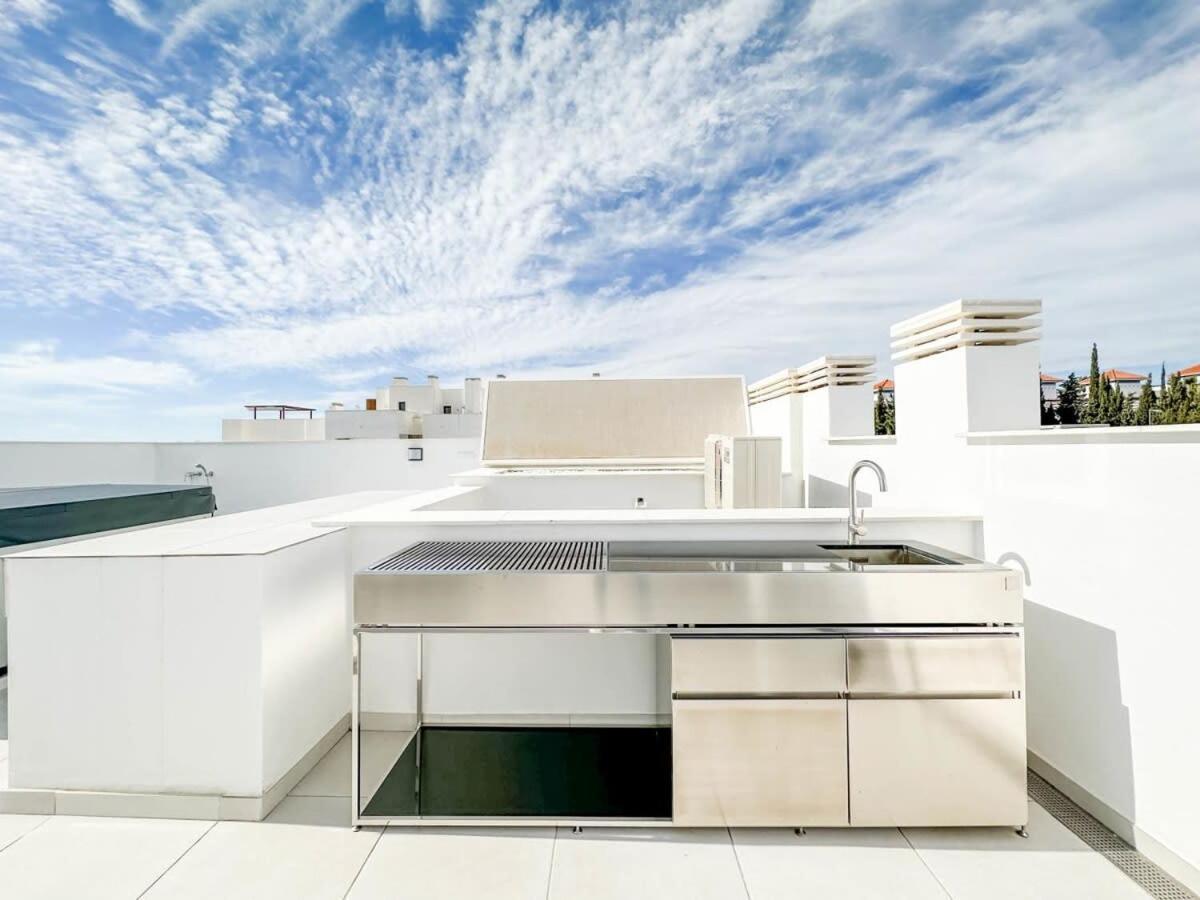 Rooftop Jacuzzi Pools Modern Wifi Townhouse Apartment