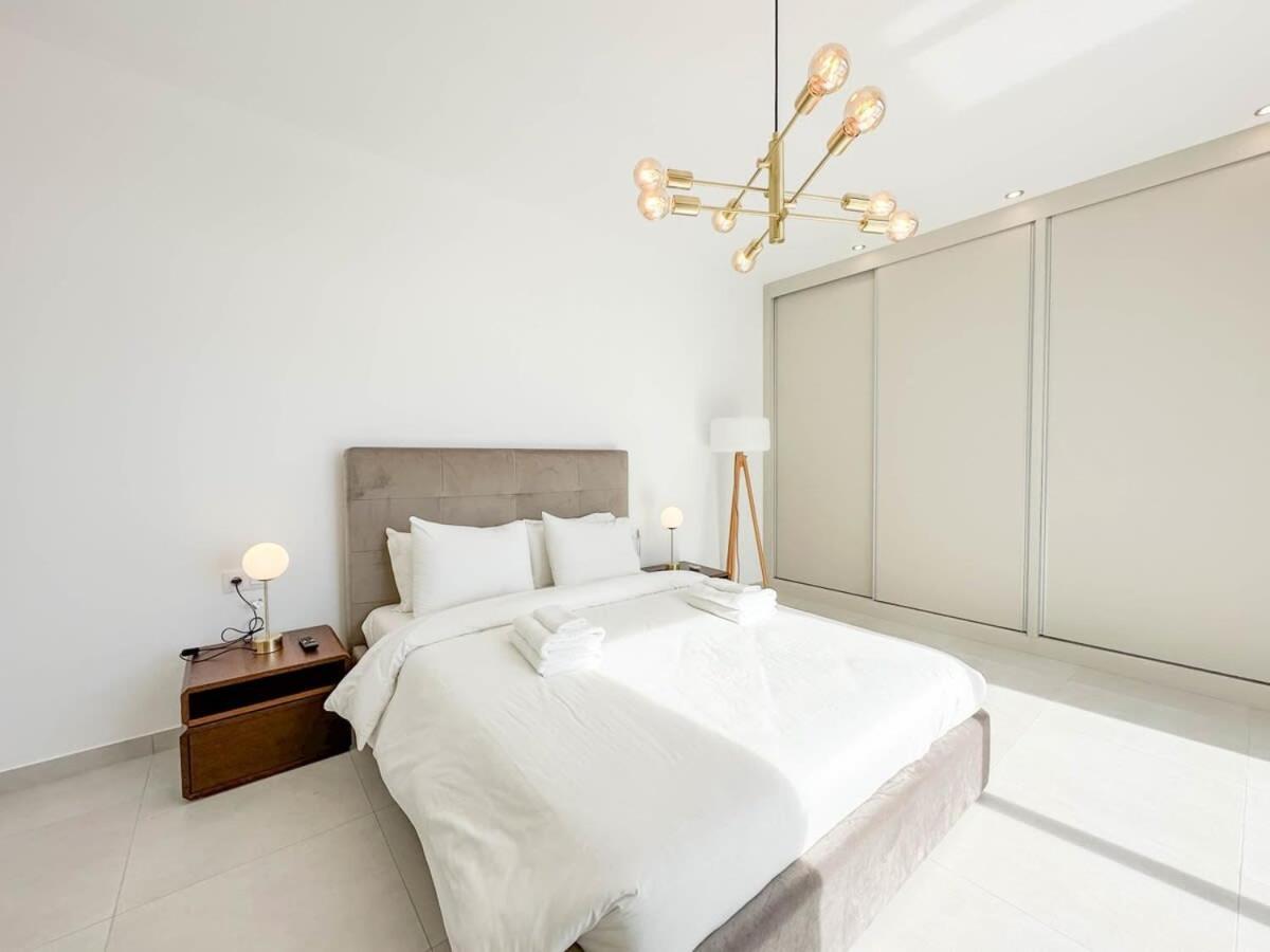Apartment Rooftop Jacuzzi Pools Modern Wifi Townhouse