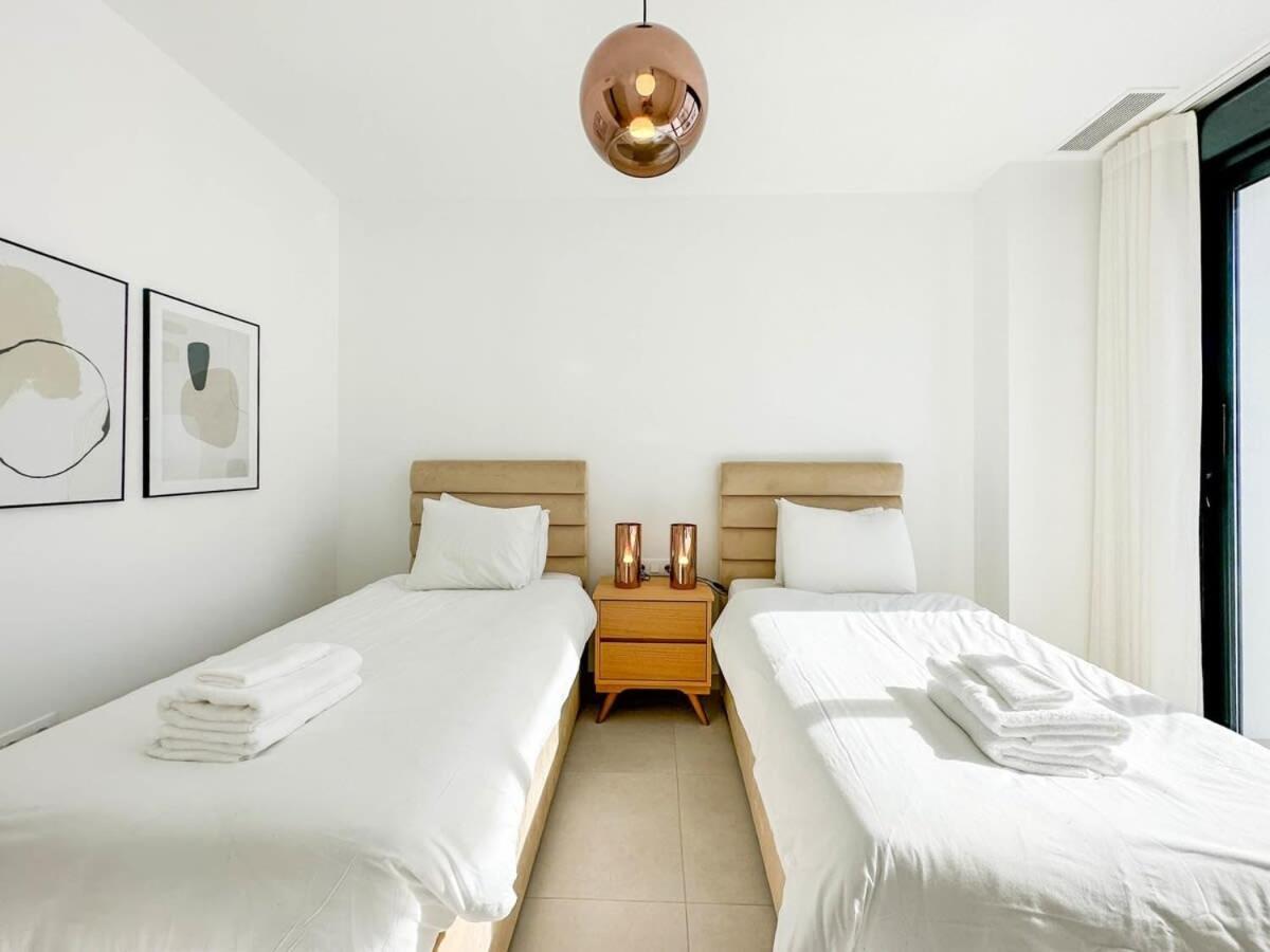 Apartment Rooftop Jacuzzi Pools Modern Wifi Townhouse *