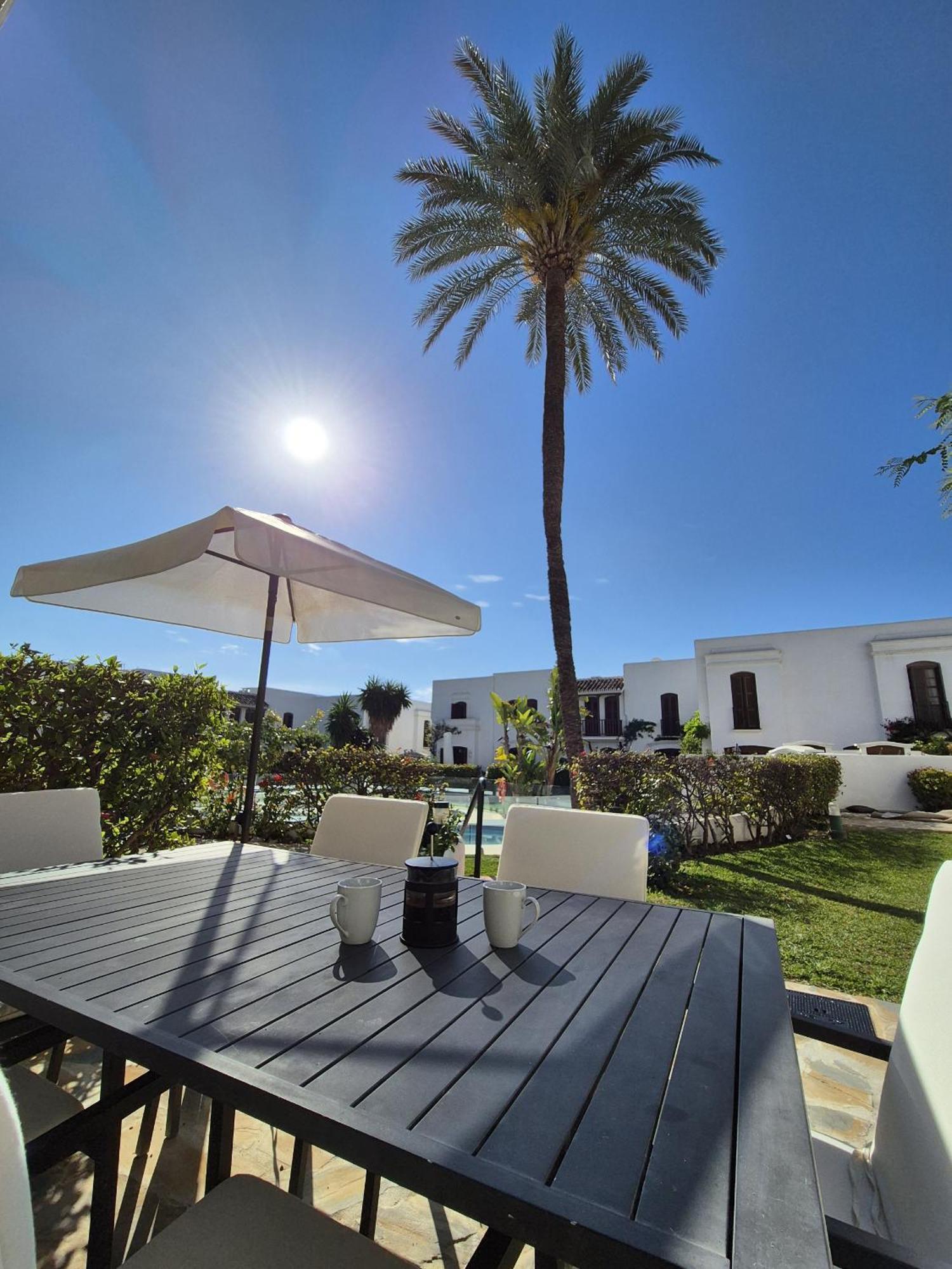 Villa - Playa - Con Amplia Terraza Abierta A La Piscina El12 Estepona