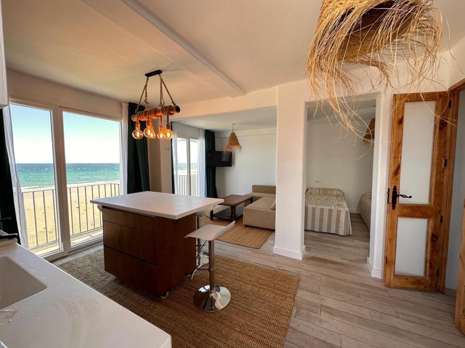 - Primera Linea De Playa Y Solarium Jo3 Estepona