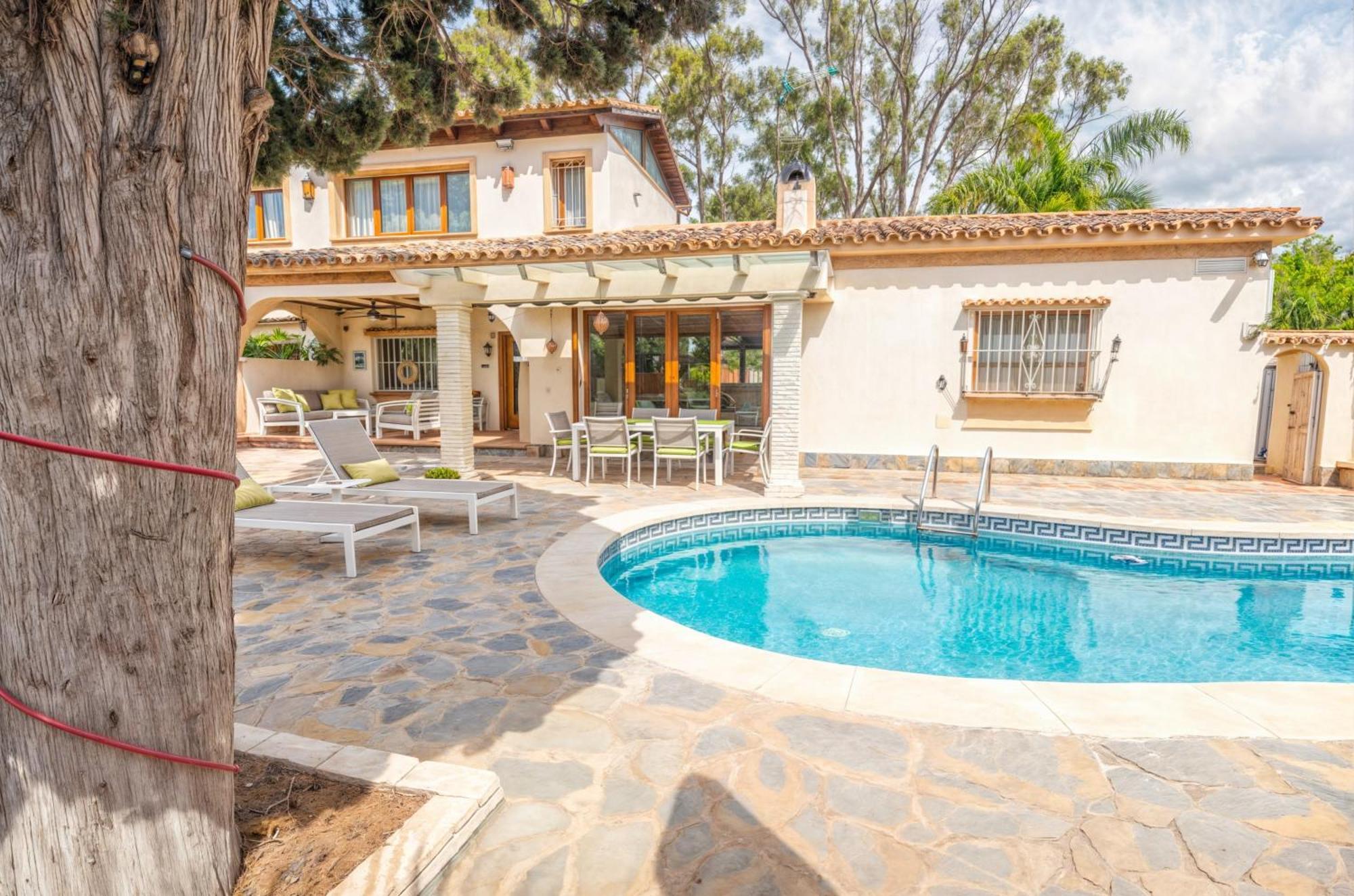 Luna- Pool With Jacuzzi By The Estepona