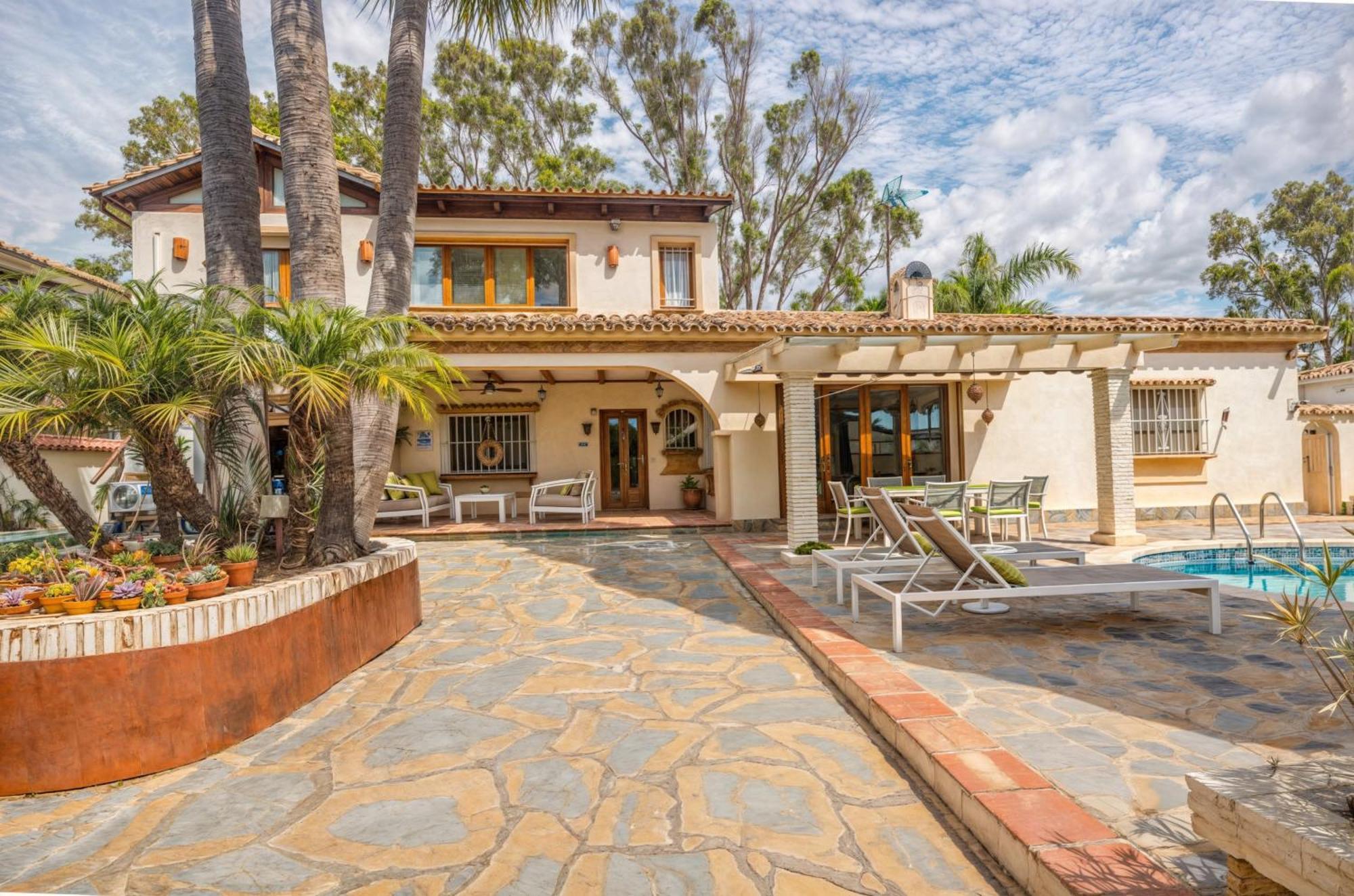 Villa Luna- Pool With Jacuzzi By The Estepona