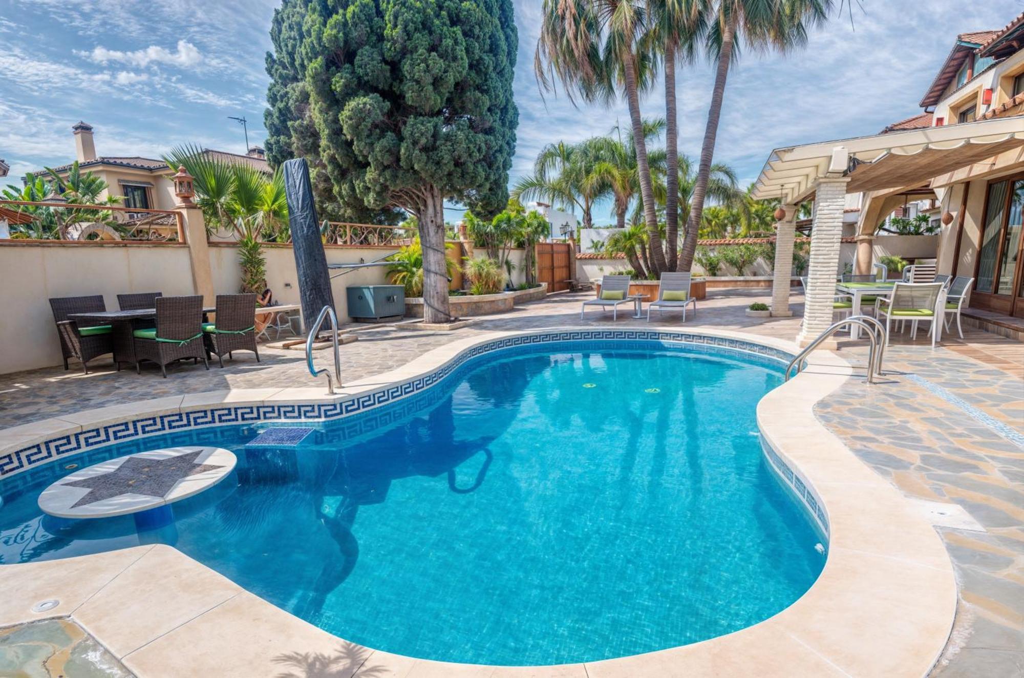 Luna- Pool With Jacuzzi By The Estepona