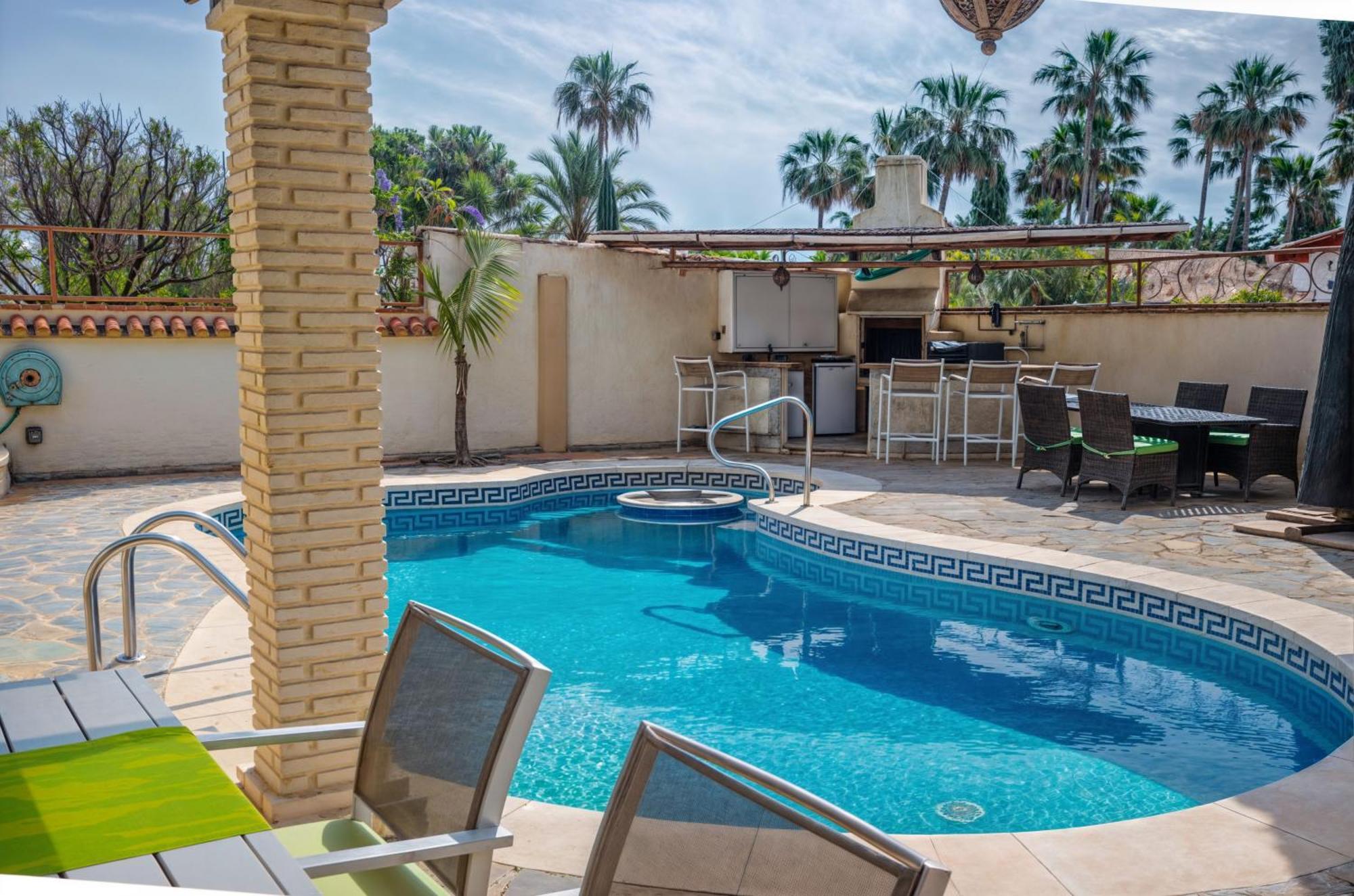 Luna- Pool With Jacuzzi By The Estepona