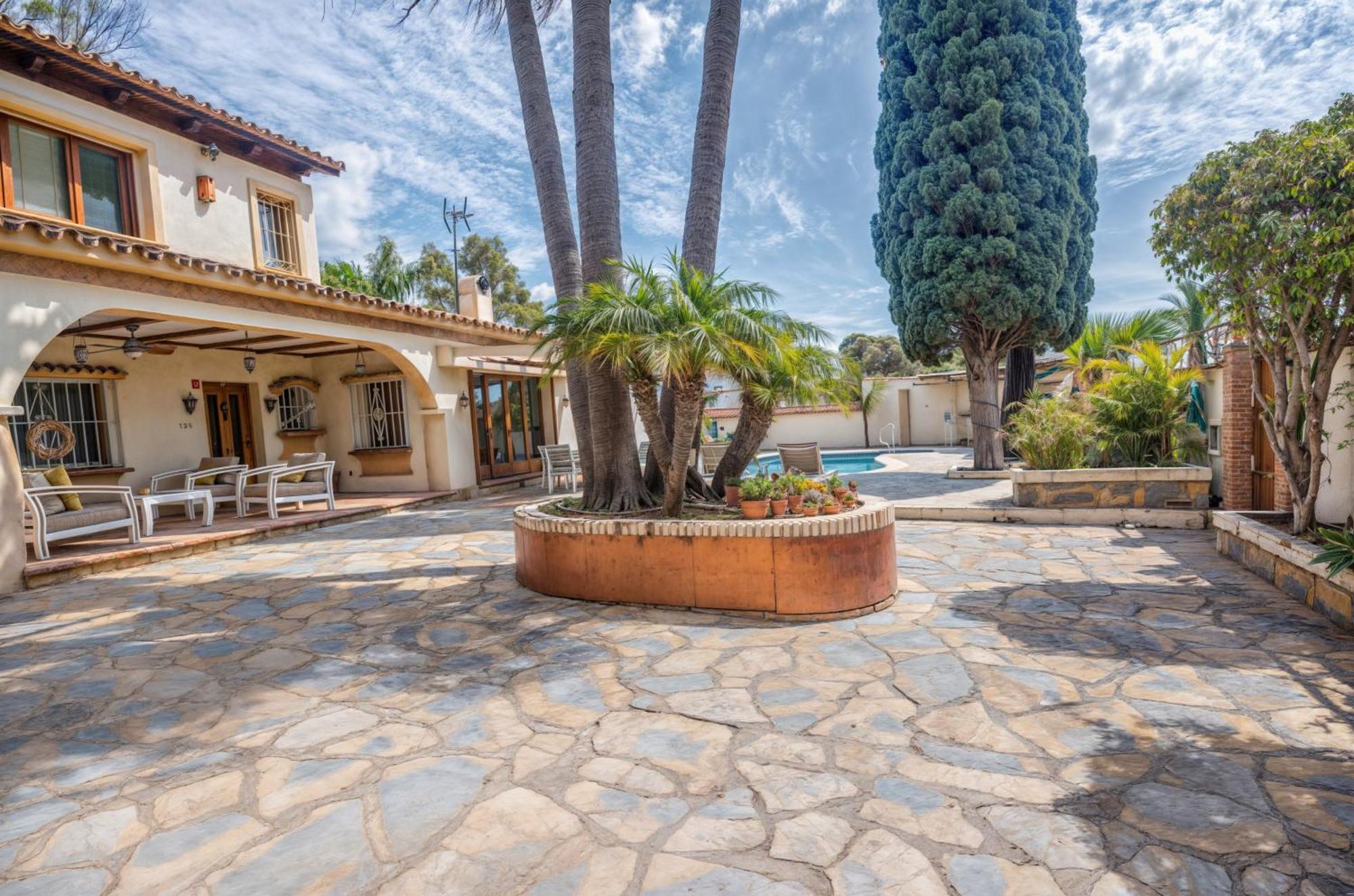 Villa Luna- Pool With Jacuzzi By The Estepona