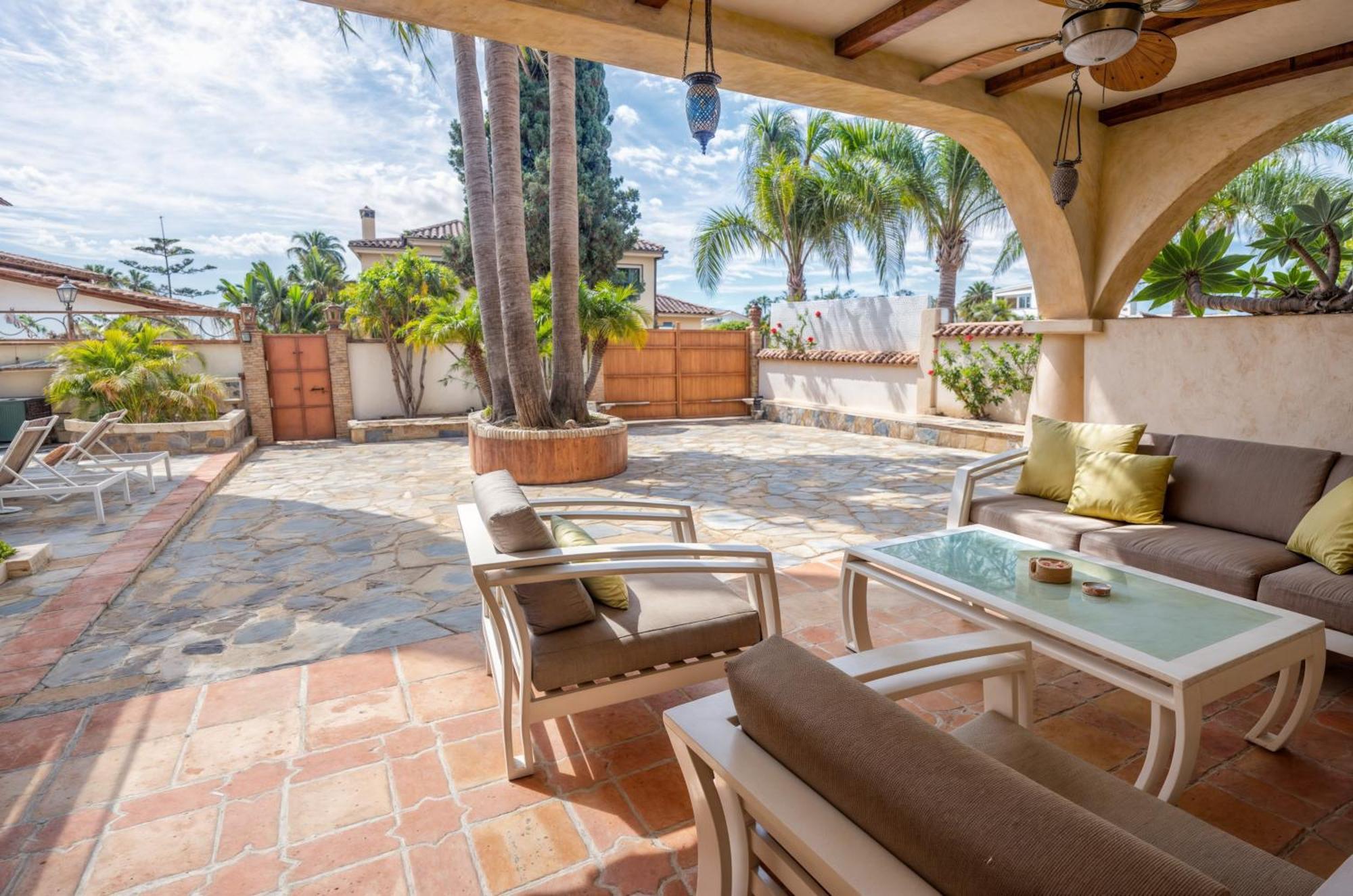 Villa Luna- Pool With Jacuzzi By The Estepona