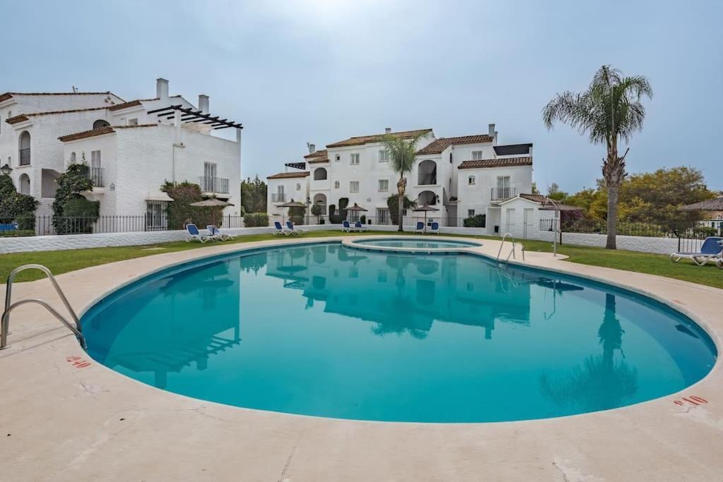 Apartment Lovely Benavista Walk To Rdr361 Estepona