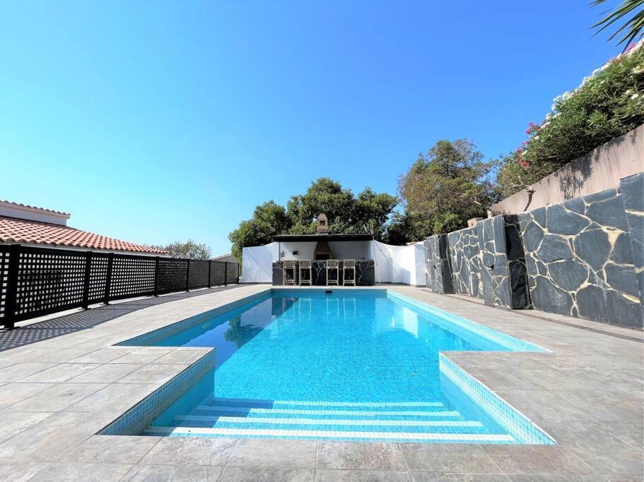 Villa Cortes - 20 Minutes From Puerto Banus *