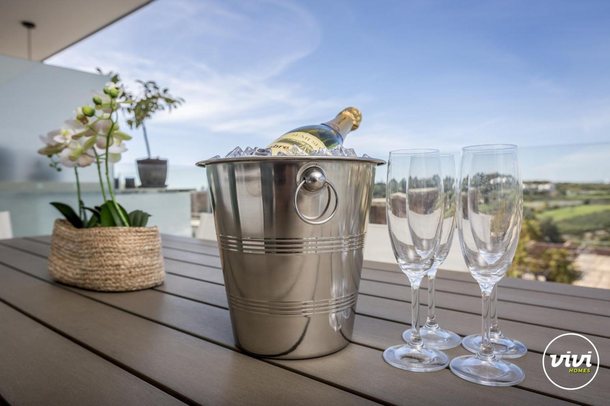 Vivi Homes - Sonrisa Pool, Terrace, Golf & Estepona